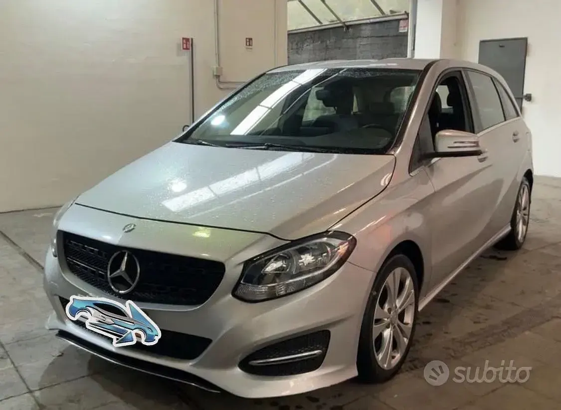 Usata Mercedes B180 Premium 109 CV (80 kW) 2016 Grigio Utilitaria