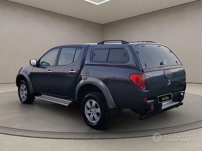 Usata Mitsubishi L200 Invite 136 CV (100 kW) 2007 Grigio Pick-up