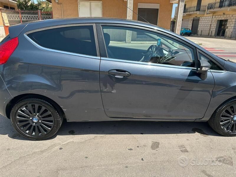 Usata Ford Fiesta 80 CV (58 kW) 2009 Nero Utilitaria