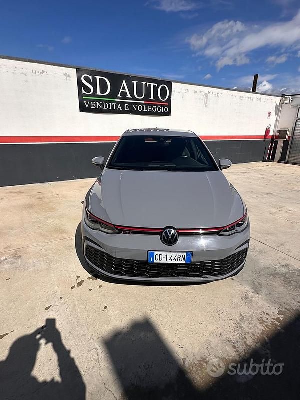Usata VW Golf VIII GTI 244 CV (179 kW) 2022 Marrone Berlina