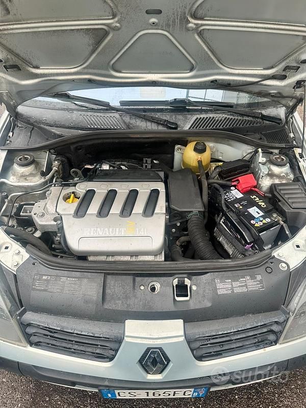 Usata Renault Clio II 95 CV (69 kW) 2003 Grigio Berlina