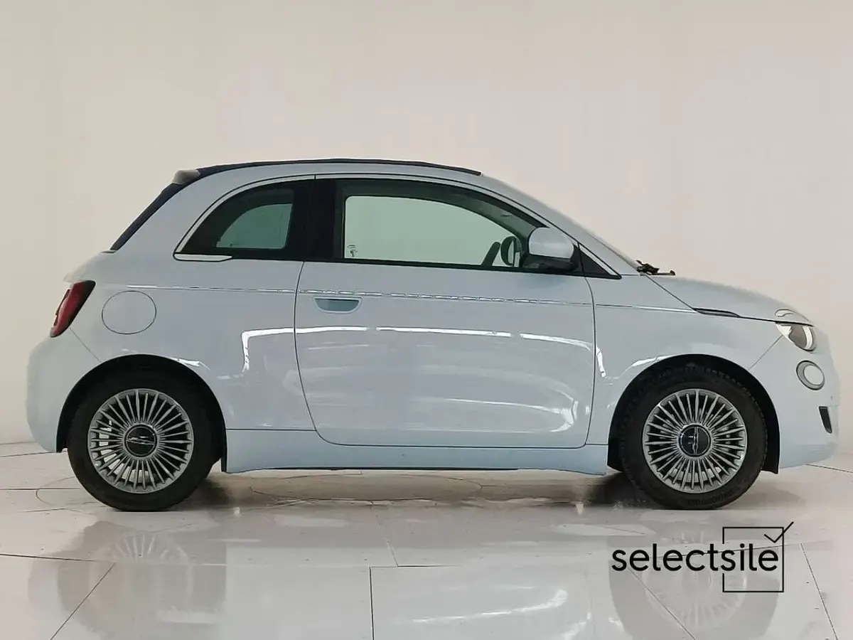 Usata Fiat 500e Icon 42 kW (58 CV) 2023 Celestial blue Cabrio