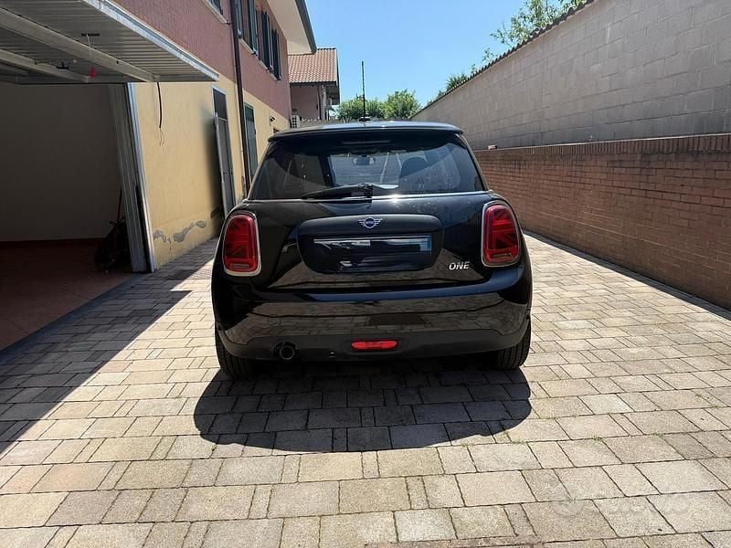 Usata Mini ONE 75 CV (55 kW) 2019 Nero Utilitaria