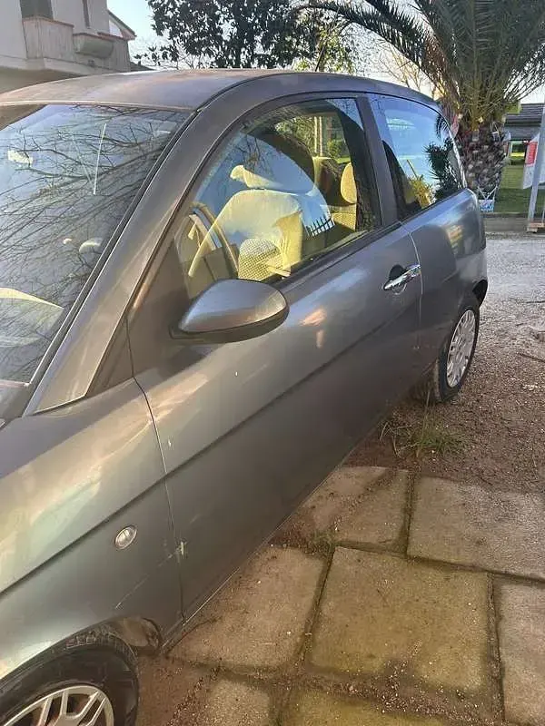 Usata Lancia Ypsilon 60 CV (44 kW) 2005 Utilitaria