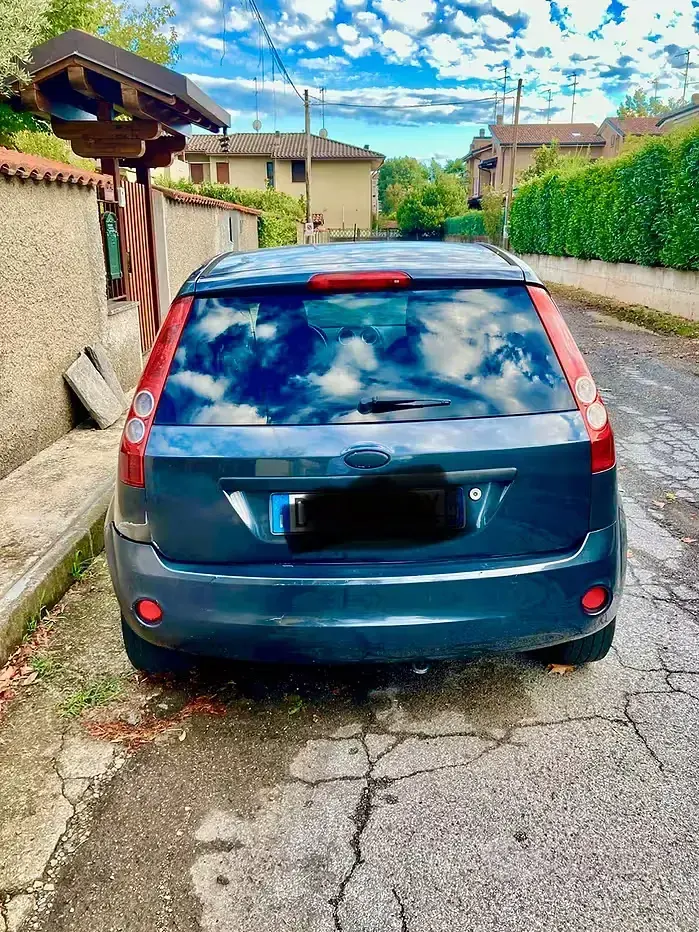 Usata Ford Fiesta 75 CV (55 kW) 2006 Grigio Utilitaria
