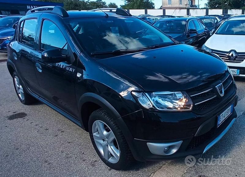 Begagnad Dacia Sandero Stepway 90 HK (66 kW) 2014 Svart Sedan