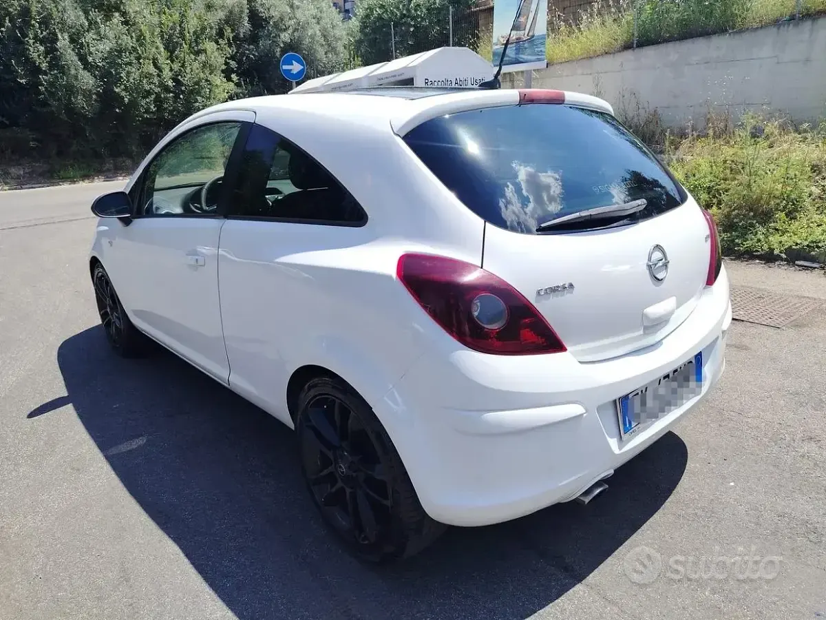 Usata Opel Corsa 95 CV (69 kW) 2011 Bianco Utilitaria