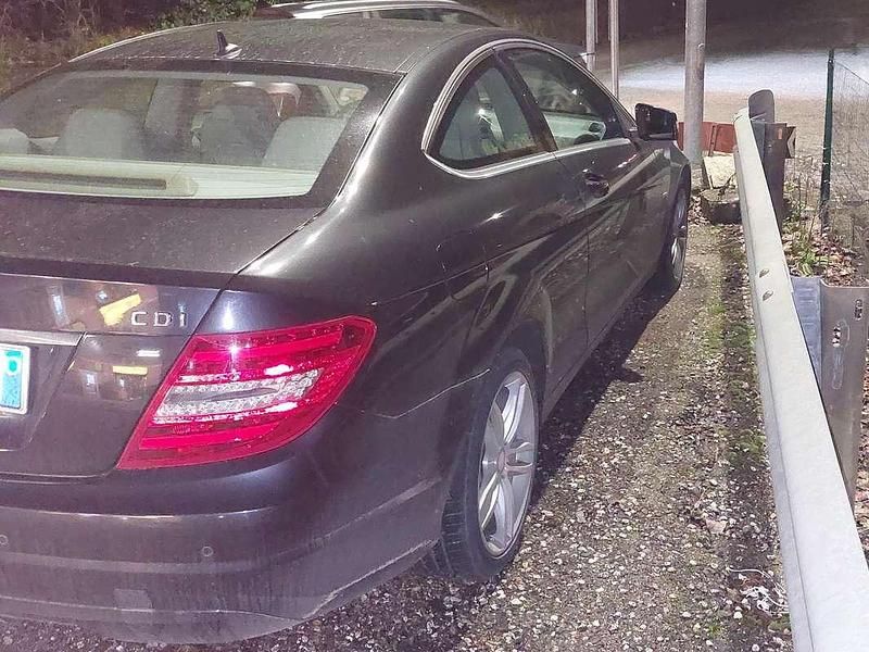 Usata Mercedes C220 Avantgarde 170 CV (125 kW) 2011 Nero Coupé