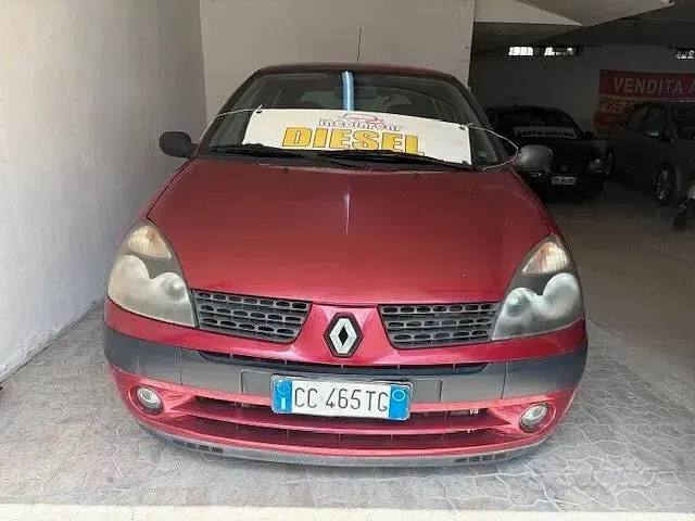 Usata Renault Clio II Initiale 82 CV (60 kW) 2004 Berlina