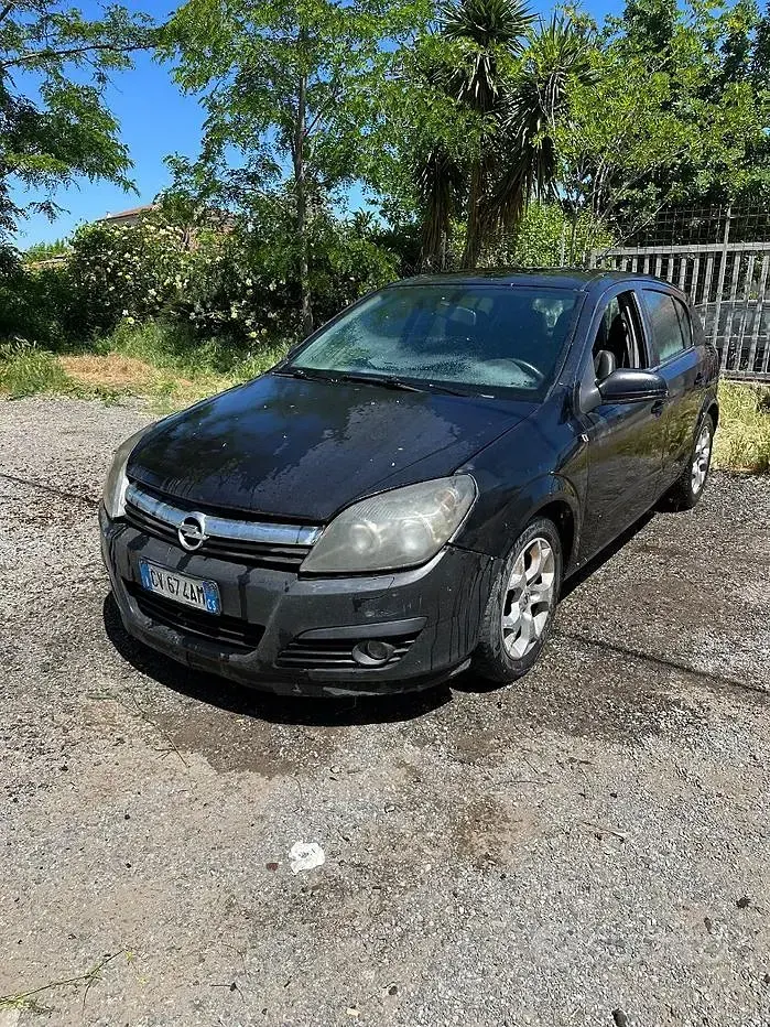 Usata Opel Astra 150 CV (110 kW) 2005 Nero Berlina