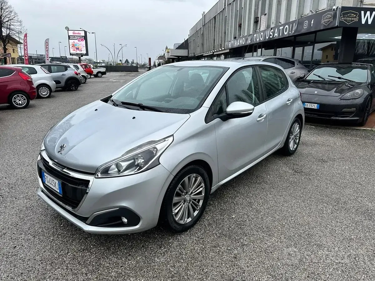 Usata Peugeot 208 Active 82 CV (60 kW) 2016 Grigio Utilitaria