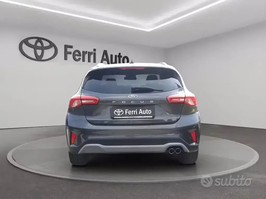 Usata Ford Focus 125 CV (91 kW) 2019 Grigio Berlina