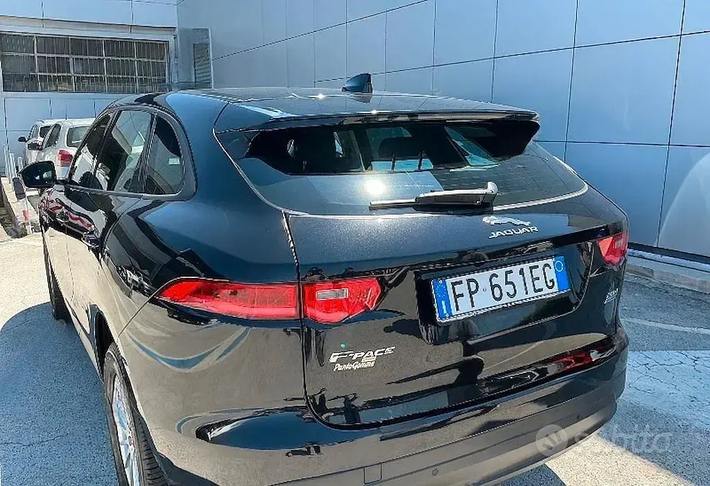 Usata Jaguar F-Pace Pure 180 CV (132 kW) 2018 Nero SUV