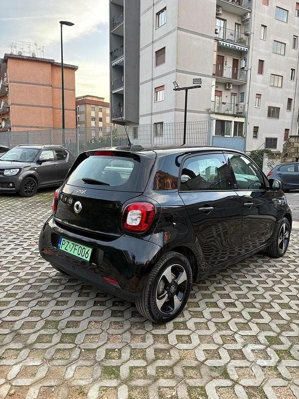 Usata Smart ForFour Electric Drive Passion 40 kW (55 CV) 2022 Nero Berlina