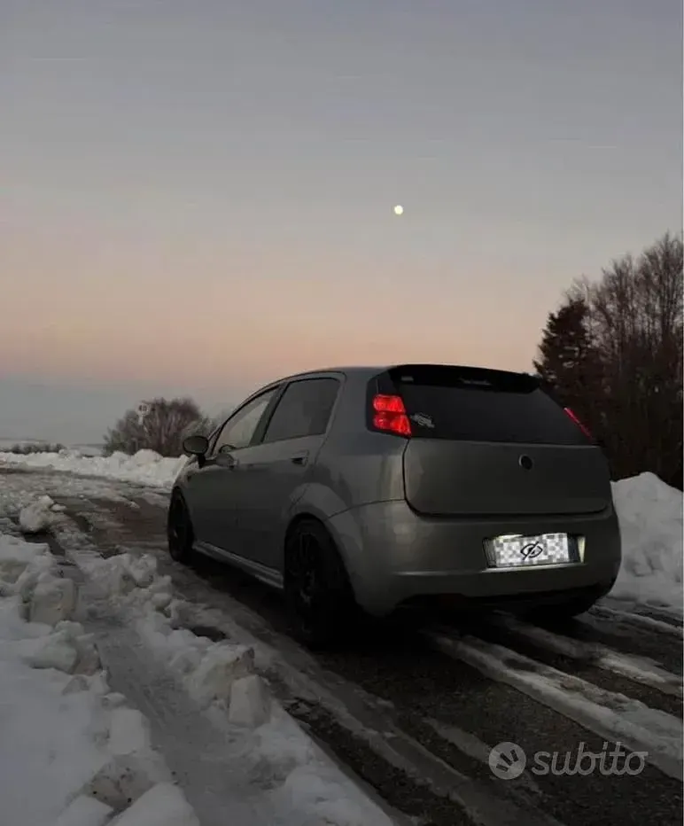 Usata Fiat Grande Punto Dynamic 90 CV (66 kW) 2006 Grigio Utilitaria