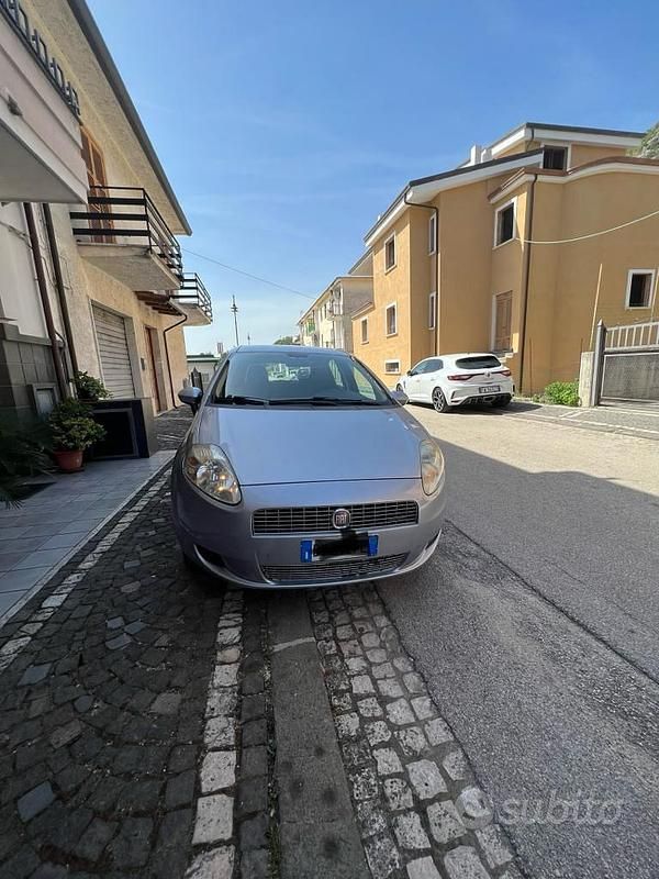 Usata Fiat Grande Punto 75 CV (55 kW) 2009 Grigio Utilitaria