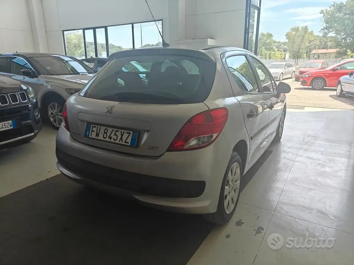 Usata Peugeot 207 73 CV (53 kW) 2010 Grigio Berlina