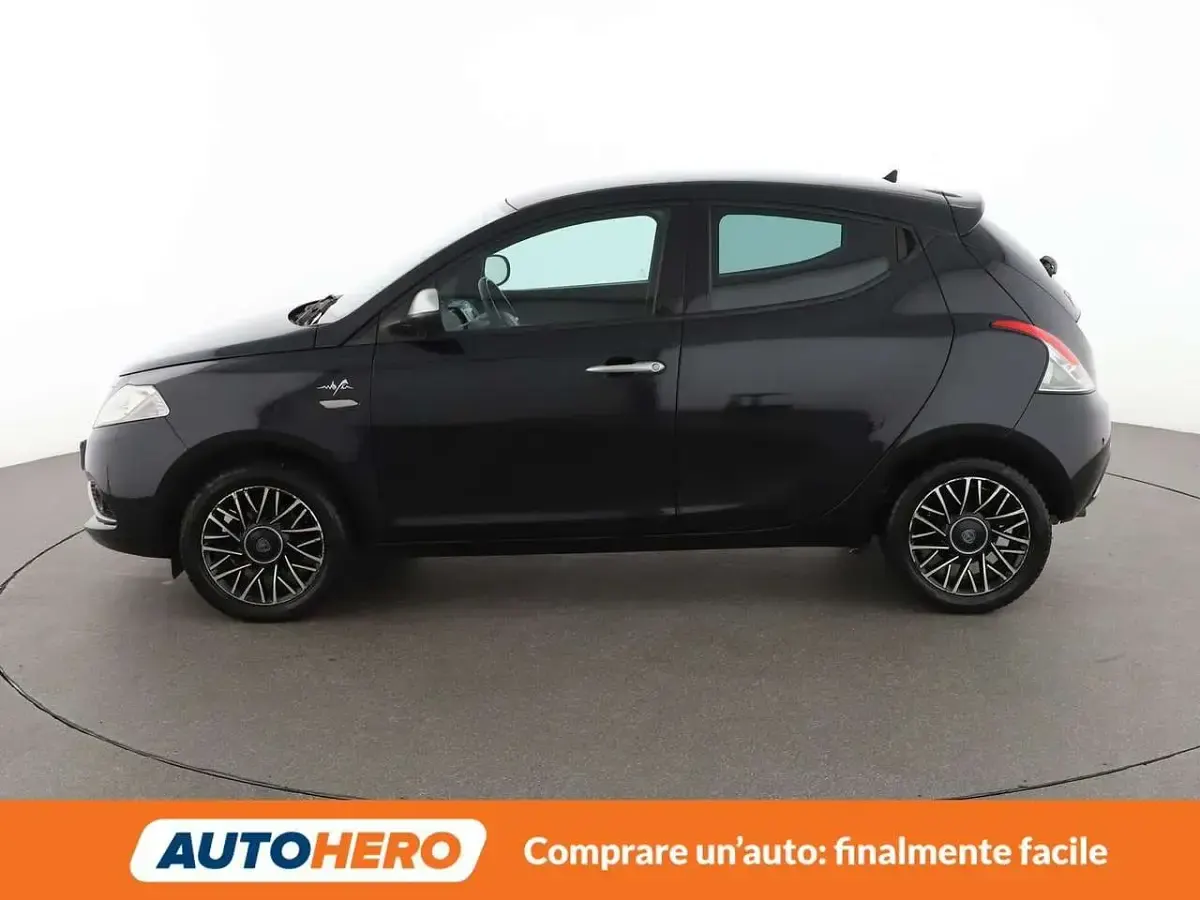 Usata Lancia Ypsilon 69 CV (50 kW) 2018 Nero Utilitaria