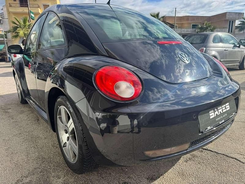 Usata VW New Beetle 102 CV (75 kW) 2009 Nero Utilitaria
