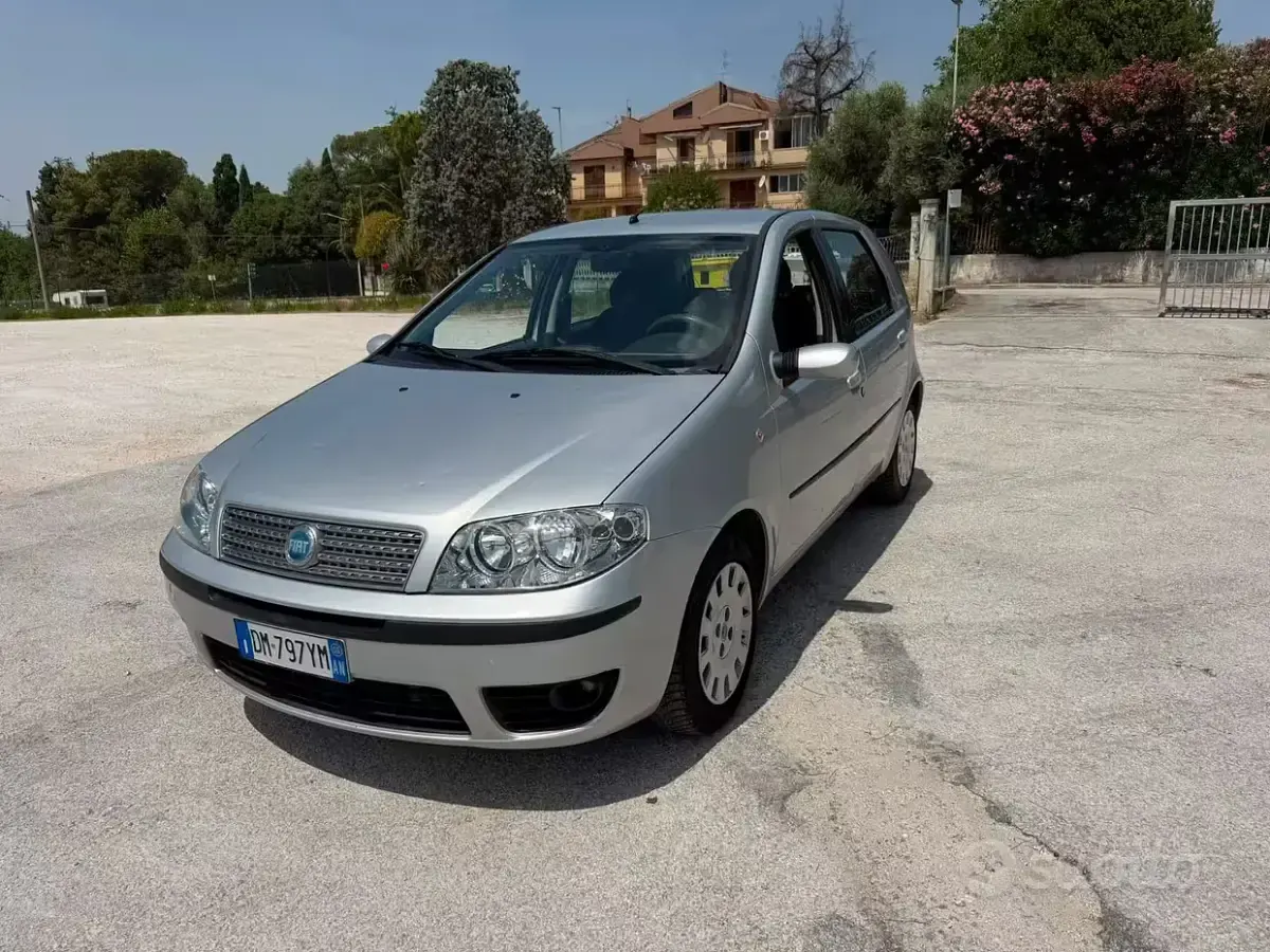Usata Fiat Punto 69 CV (50 kW) 2009 Grigio Utilitaria