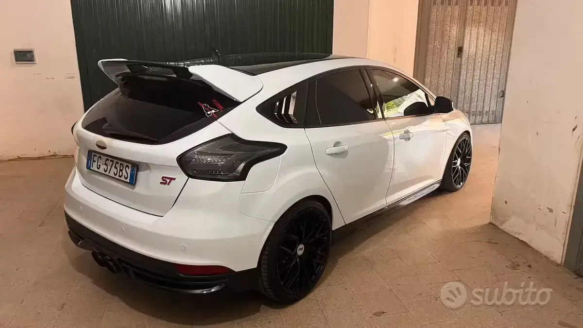 Usata Ford Focus ST 250 CV (183 kW) 2016 Bianco Berlina