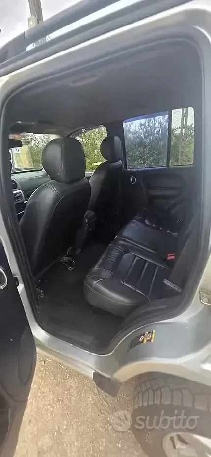 Usata Jeep Cherokee 143 CV (105 kW) 2004 SUV