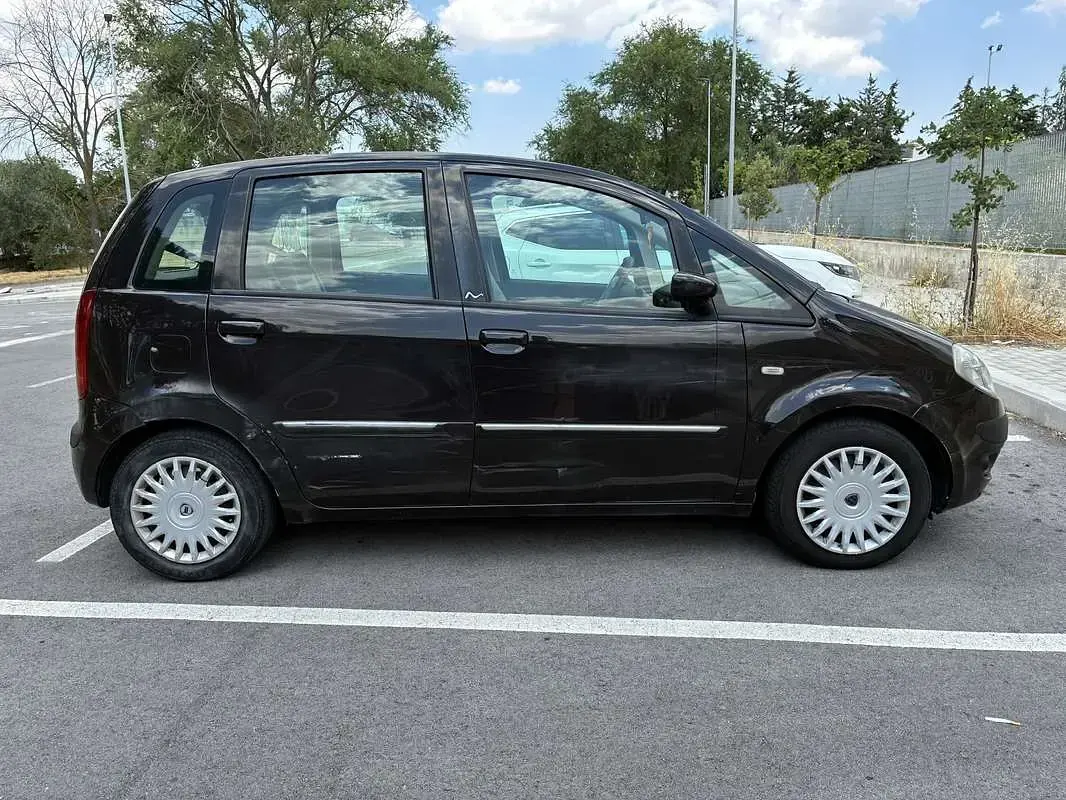 Usata Lancia Musa 95 CV (69 kW) 2006 Marrone Monovolume