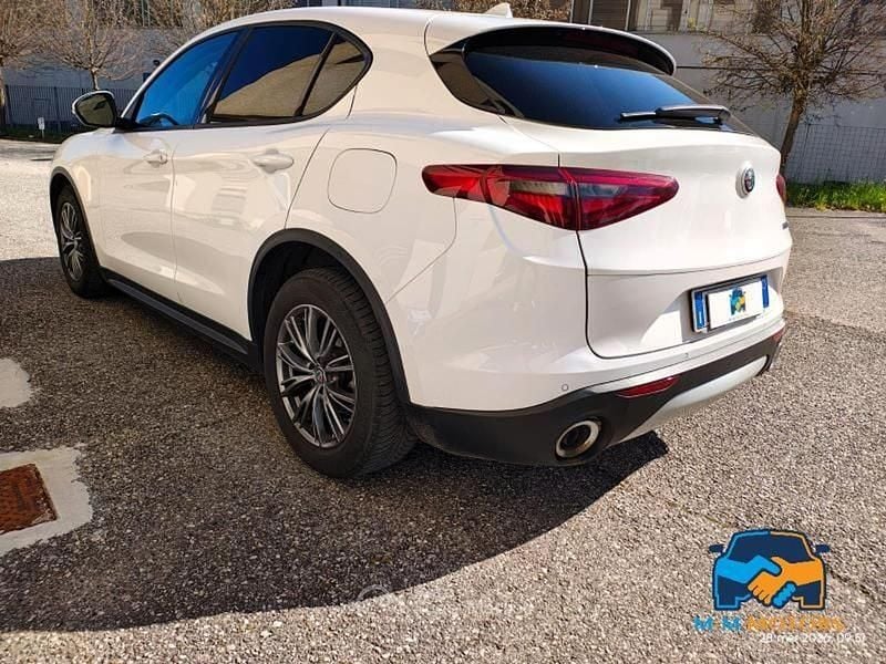 Usata Alfa Romeo Stelvio Business 160 CV (117 kW) 2019 Bianco SUV