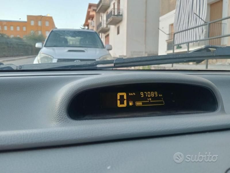 Grigio Usata 1999 Renault Twingo Due volumi | 800 € - Immagine 1/4