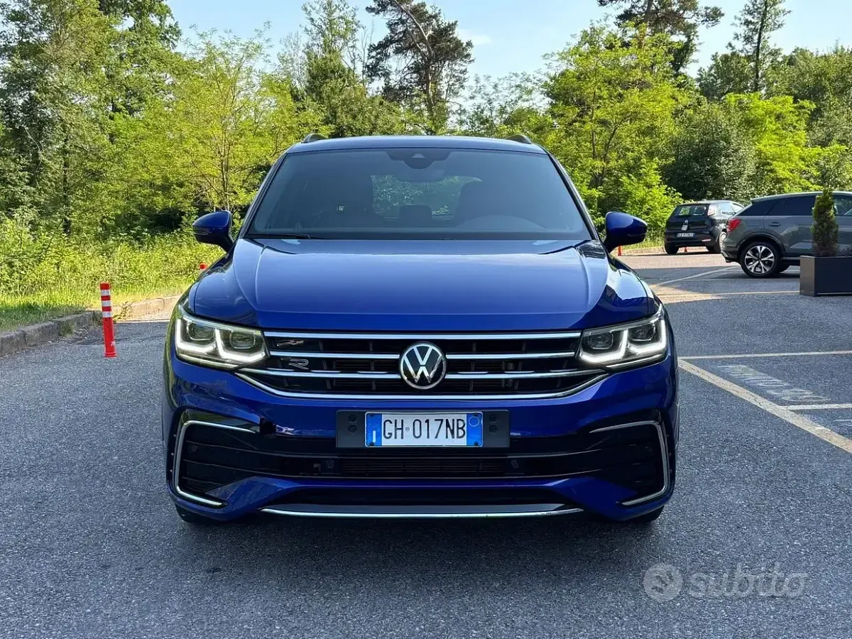 Usata VW Tiguan R-line 190 CV (139 kW) 2021 Blu SUV