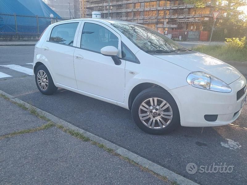 Usata Fiat Grande Punto 75 CV (55 kW) 2011 Bianco Utilitaria