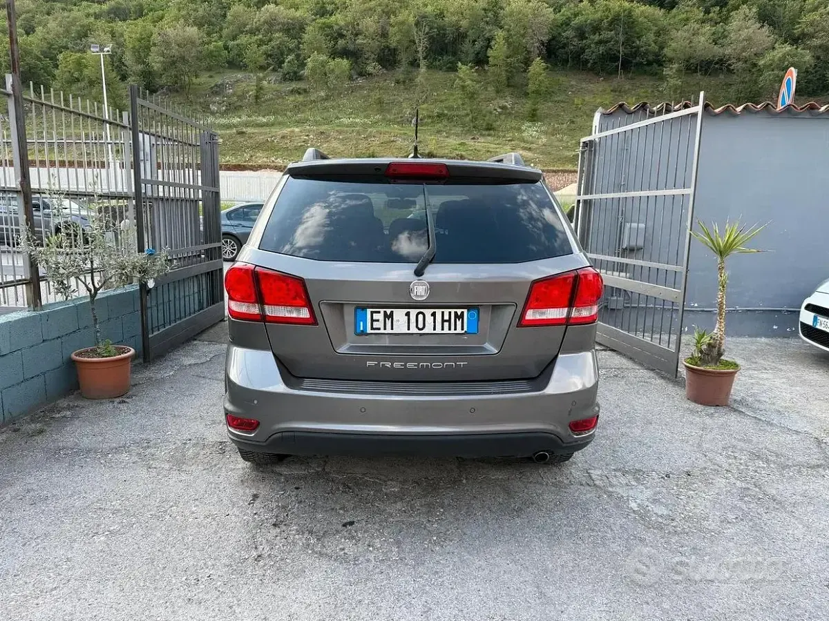 Occasion Fiat Freemont Black Code 170 ch (125 kW) 2012 Marron SUV