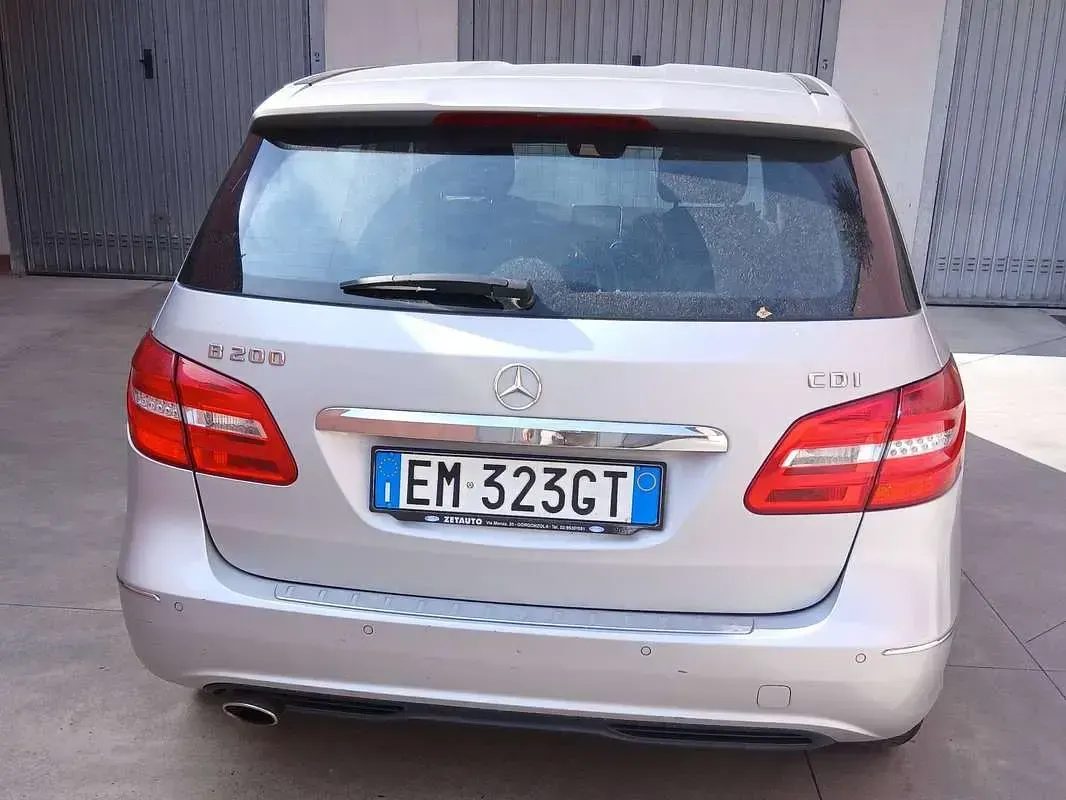 Usata Mercedes B200 Premium 136 CV (100 kW) 2012 Argento Utilitaria