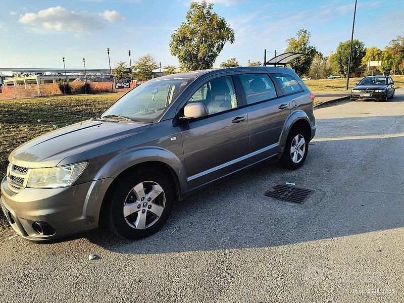 Usata Fiat Freemont 140 CV (102 kW) 2011 Grigio SUV