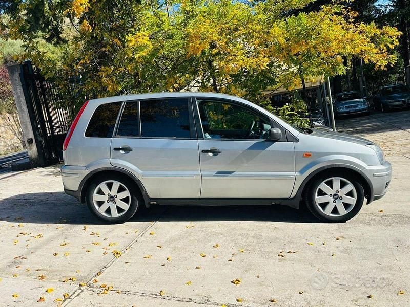 Usata Ford Fusion 68 CV (50 kW) 2003 Berlina