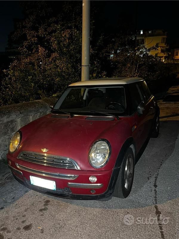 Begagnad Mini Cooper 75 HK (55 kW) 2004 Röd Halvkombi