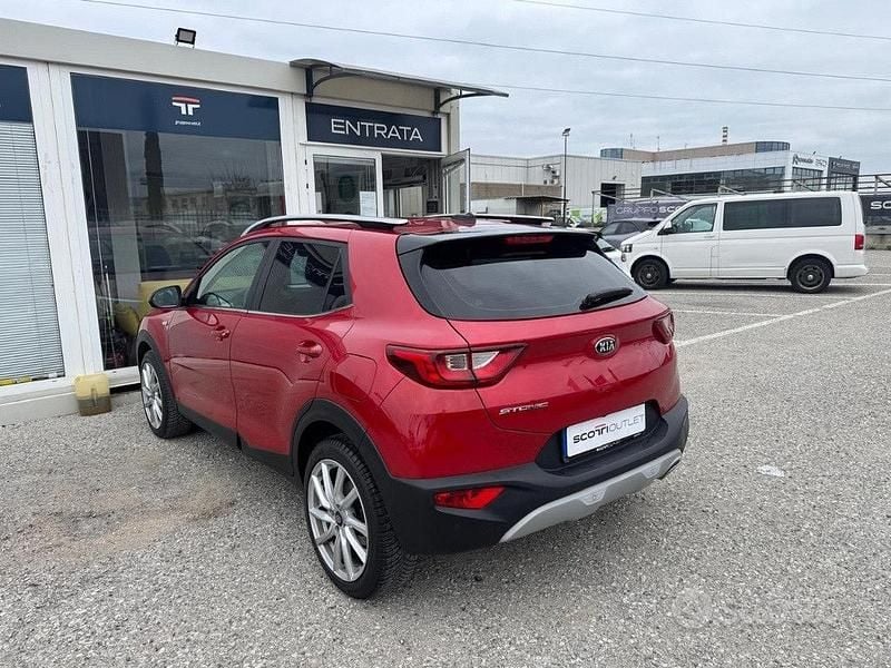 Usata Kia Stonic Style 101 CV (74 kW) 2019 Rosso SUV