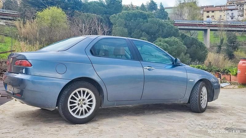 Usata Alfa Romeo 156 115 CV (84 kW) 2003 Grigio Berlina