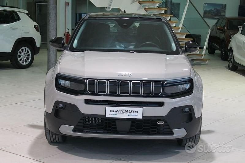 Usata Jeep Avenger Altitude 101 CV (74 kW) 2023 Beige SUV