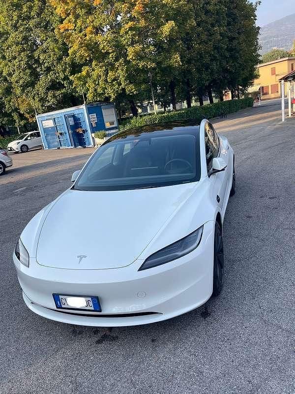 Usata Tesla Model 3 Standard Range 235 kW (320 CV) 2024 Bianco Berlina