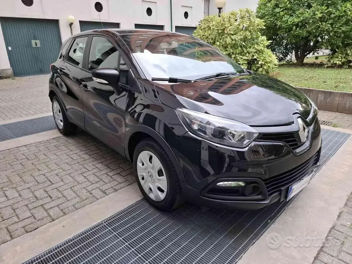 Usata Renault Captur 90 CV (66 kW) 2015 Nero pastello SUV