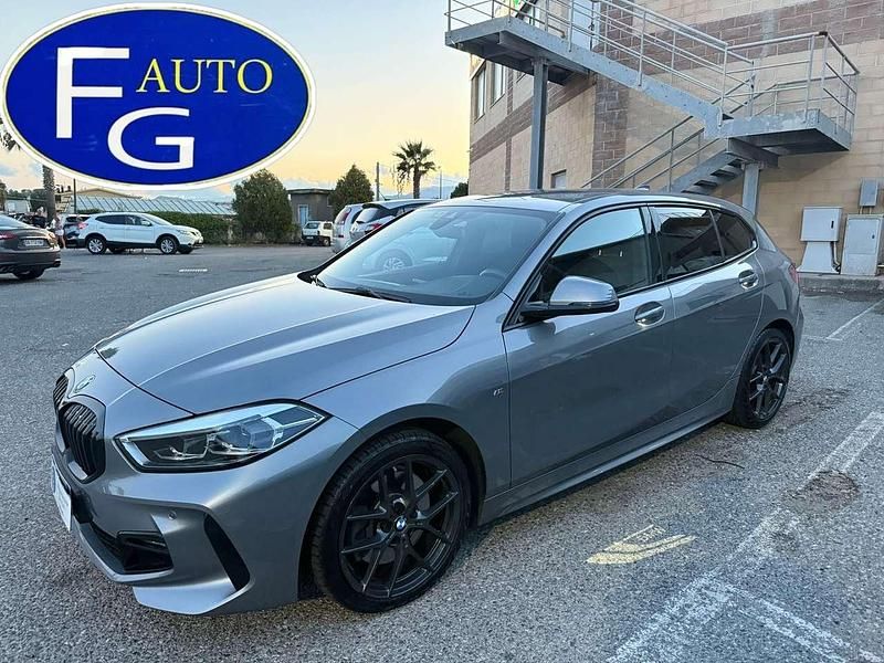 Grigio Usata 2022 BMW 120 M Sport Due volumi | 29.900 € (Buon prezzo) - Immagine 1/4