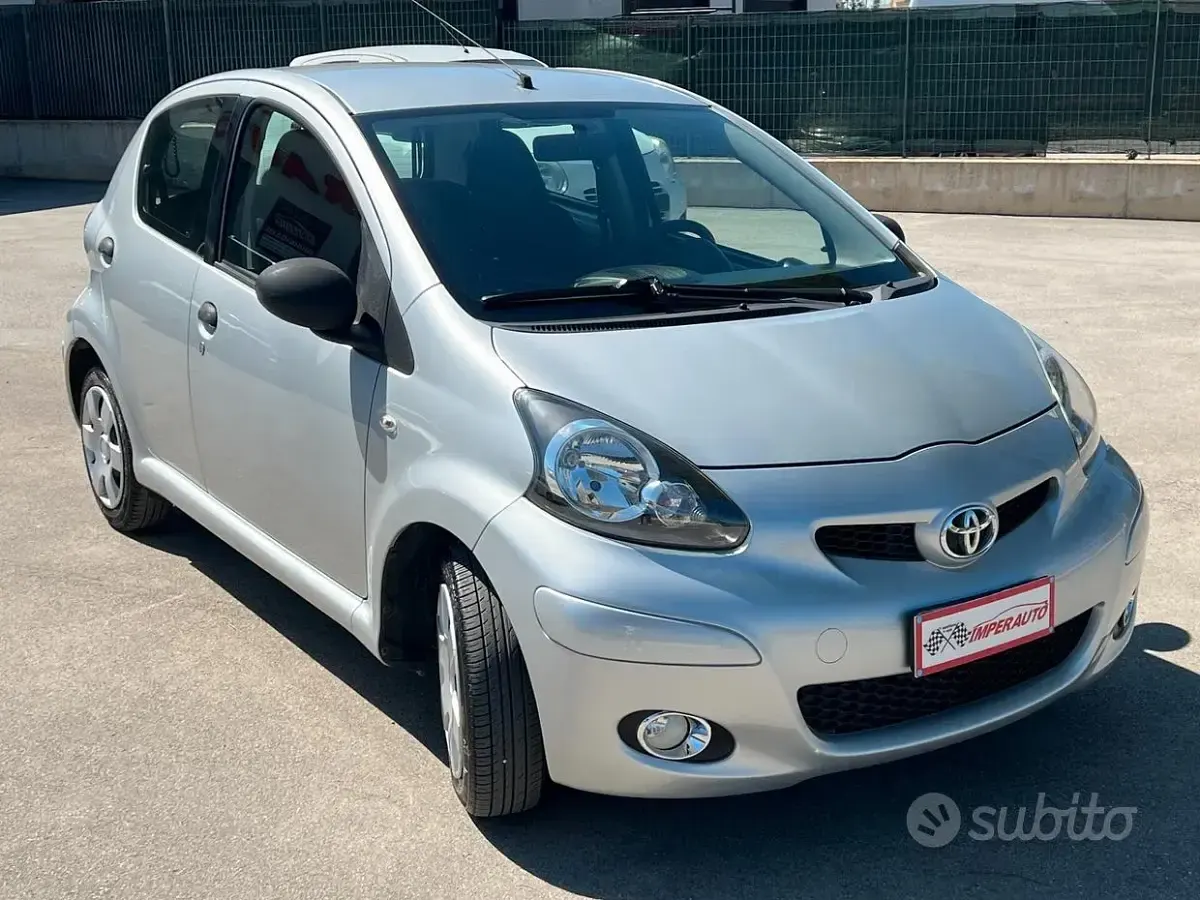 Usata Toyota Aygo 68 CV (50 kW) 2010 Grigio Utilitaria