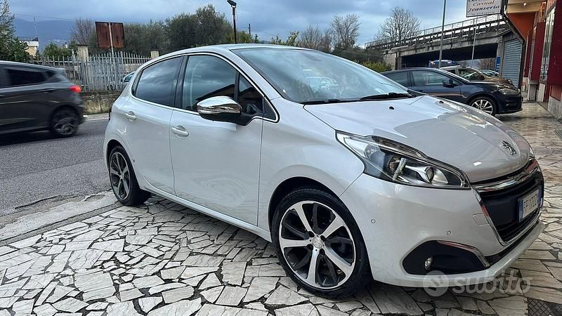Usata Peugeot 208 2016 Bianco Utilitaria