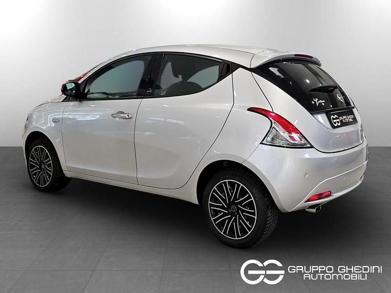 Usata Lancia Ypsilon Gold 69 CV (50 kW) 2021 Grigio Utilitaria