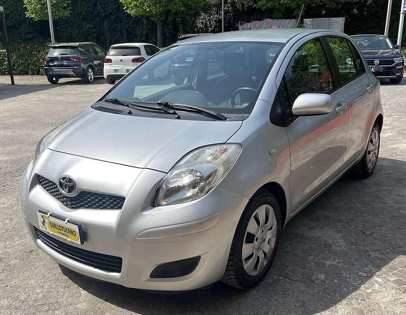 Usata Toyota Yaris Sol 101 CV (74 kW) 2009 Argento Utilitaria