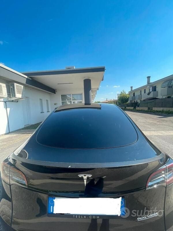 Usata 2023 Tesla Model Y Performance SUV | 45.000 € (Buon prezzo) - Immagine 1/4