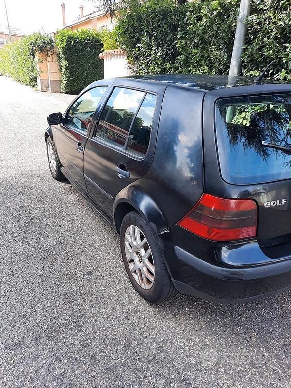Usata VW Golf IV 101 CV (74 kW) 2002 Nero Utilitaria