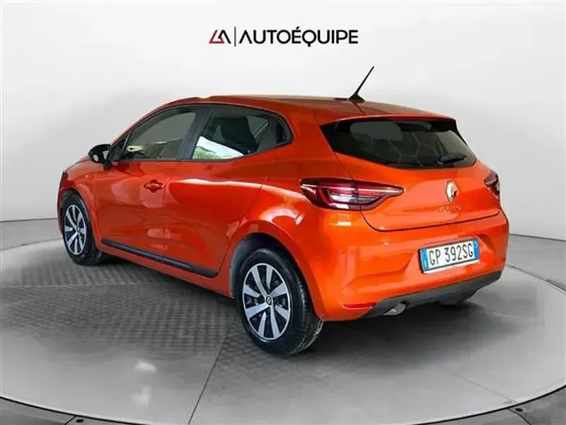 Käytetty Renault Clio V Equilibre 91 HP (66 kW) 2023 Oranssi Viistoperä