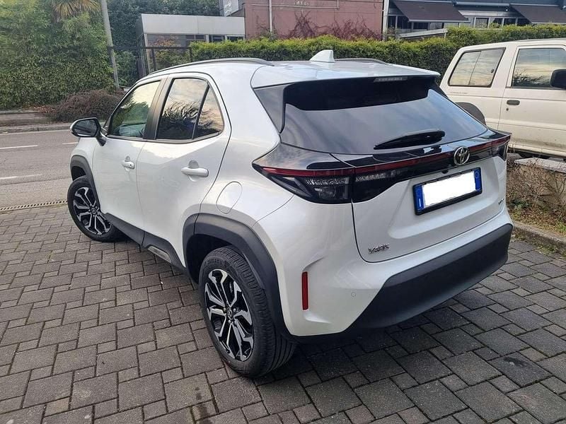 Usata Toyota Yaris Cross Trend 92 CV (67 kW) 2025 Platinum white metallizzato SUV